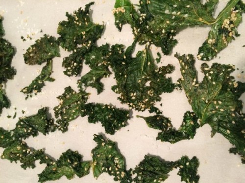 kale chips with sesame seeds